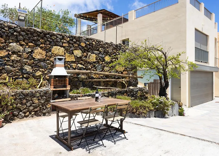 Cozy Rustic House & Terrace, El Pinar