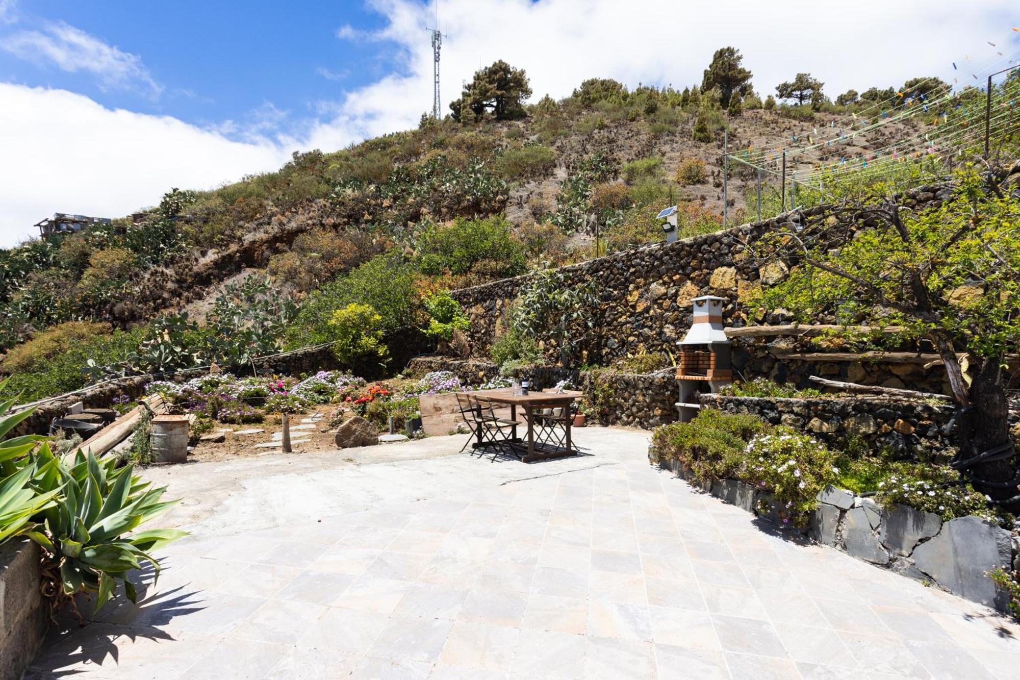 Cozy Rustic House & Terrace, El Pinar Hébergement de vacances *