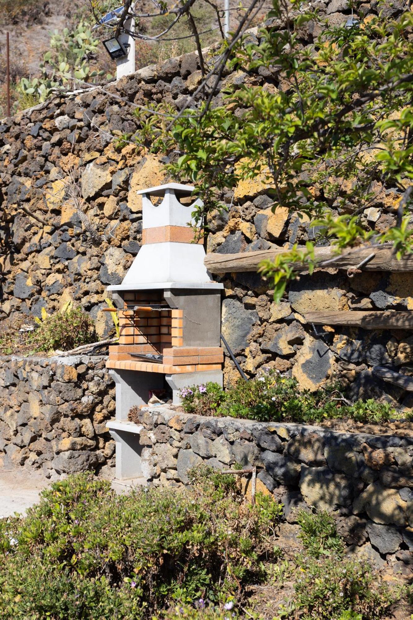 Cozy Rustic House & Terrace, El Pinar *