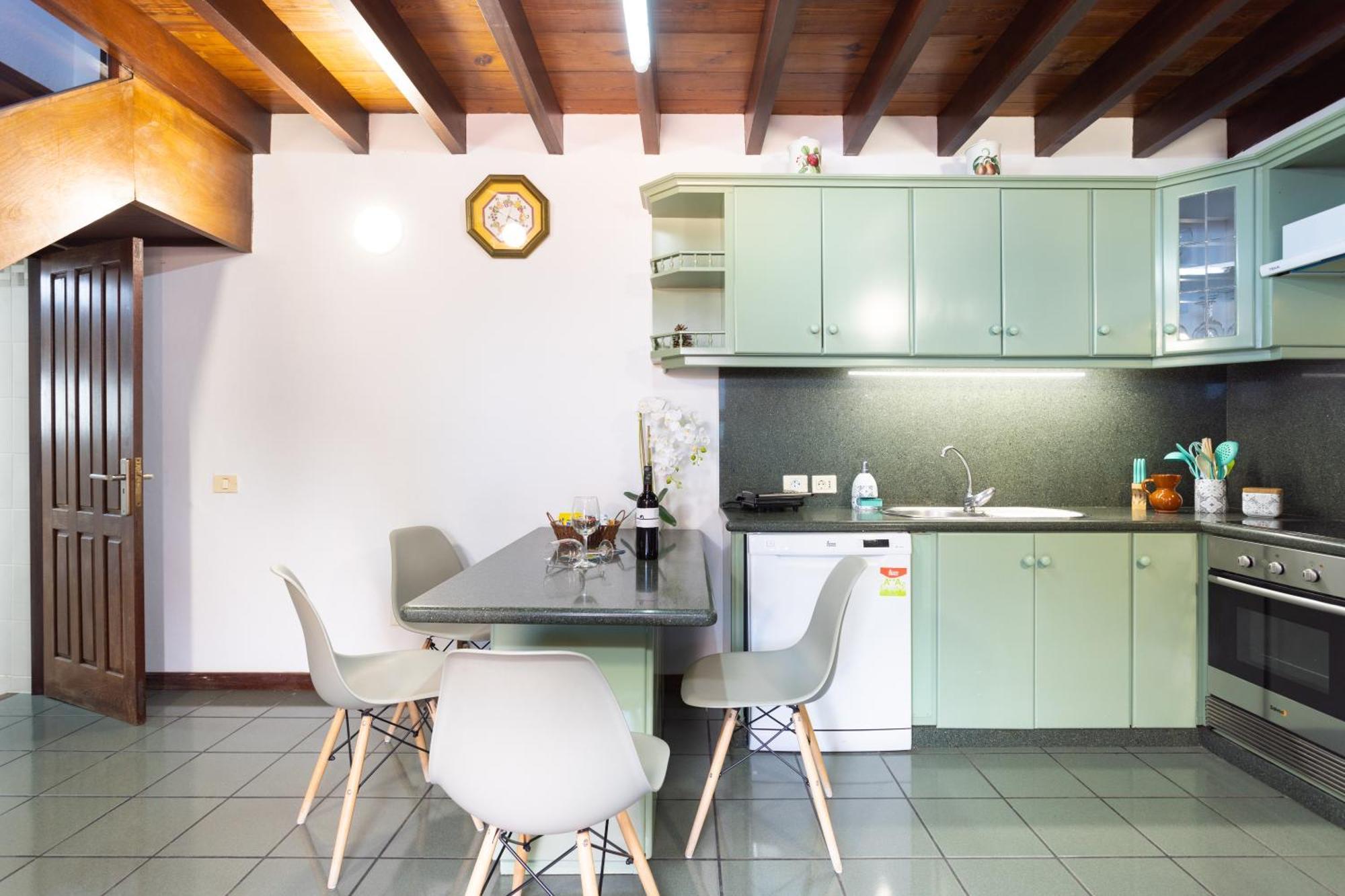 Cozy Rustic House & Terrace, El Pinar Hébergement de vacances Taibique