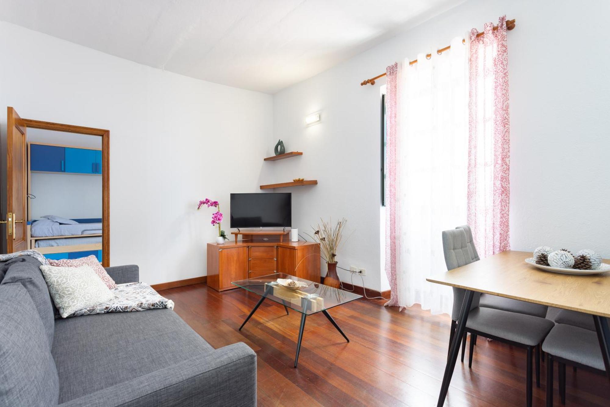Cozy Rustic House & Terrace, El Pinar Hébergement de vacances