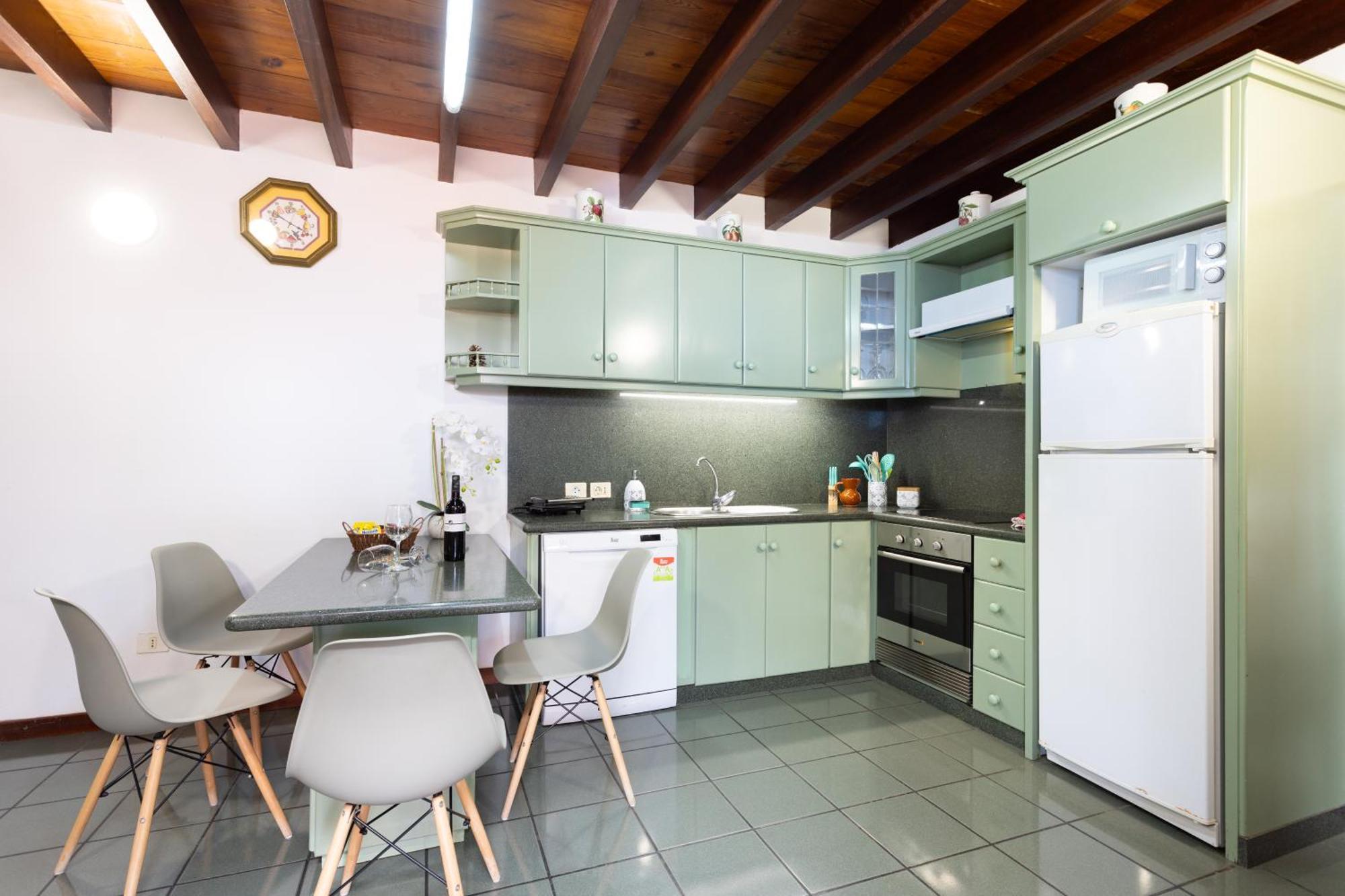 Cozy Rustic House & Terrace, El Pinar Hébergement de vacances *