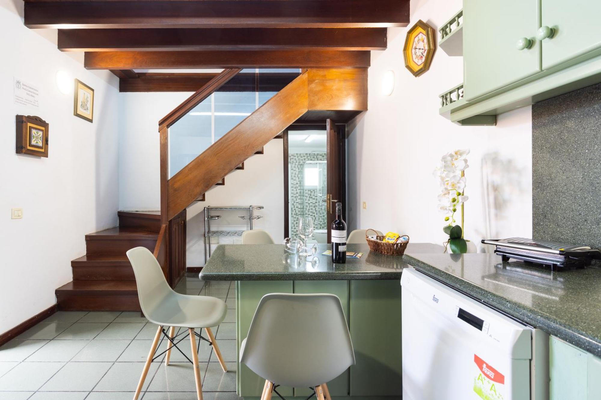 Cozy Rustic House & Terrace, El Pinar *