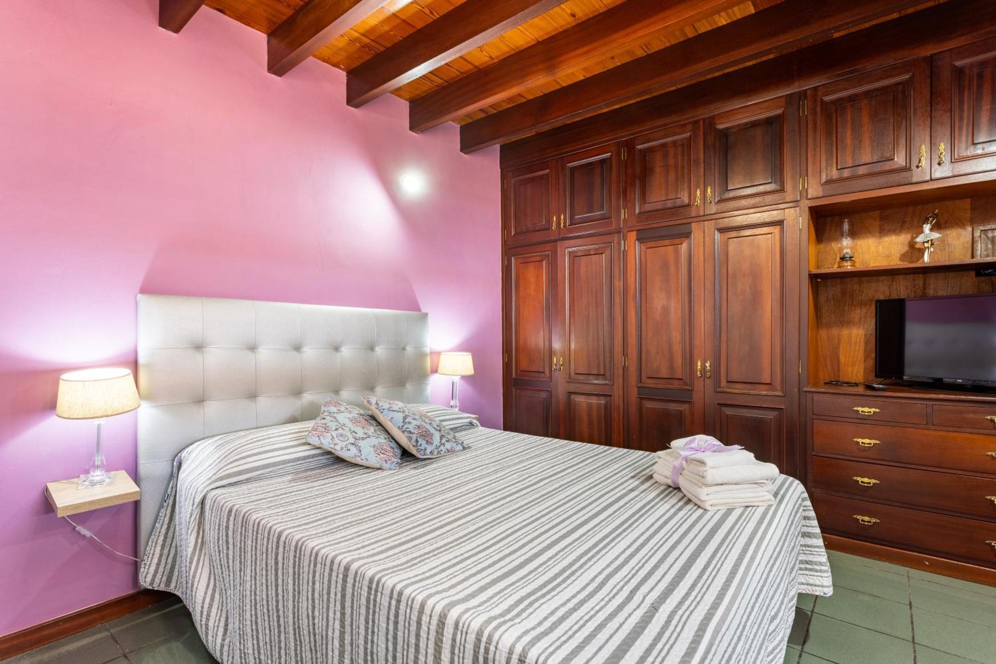 Cozy Rustic House & Terrace, El Pinar