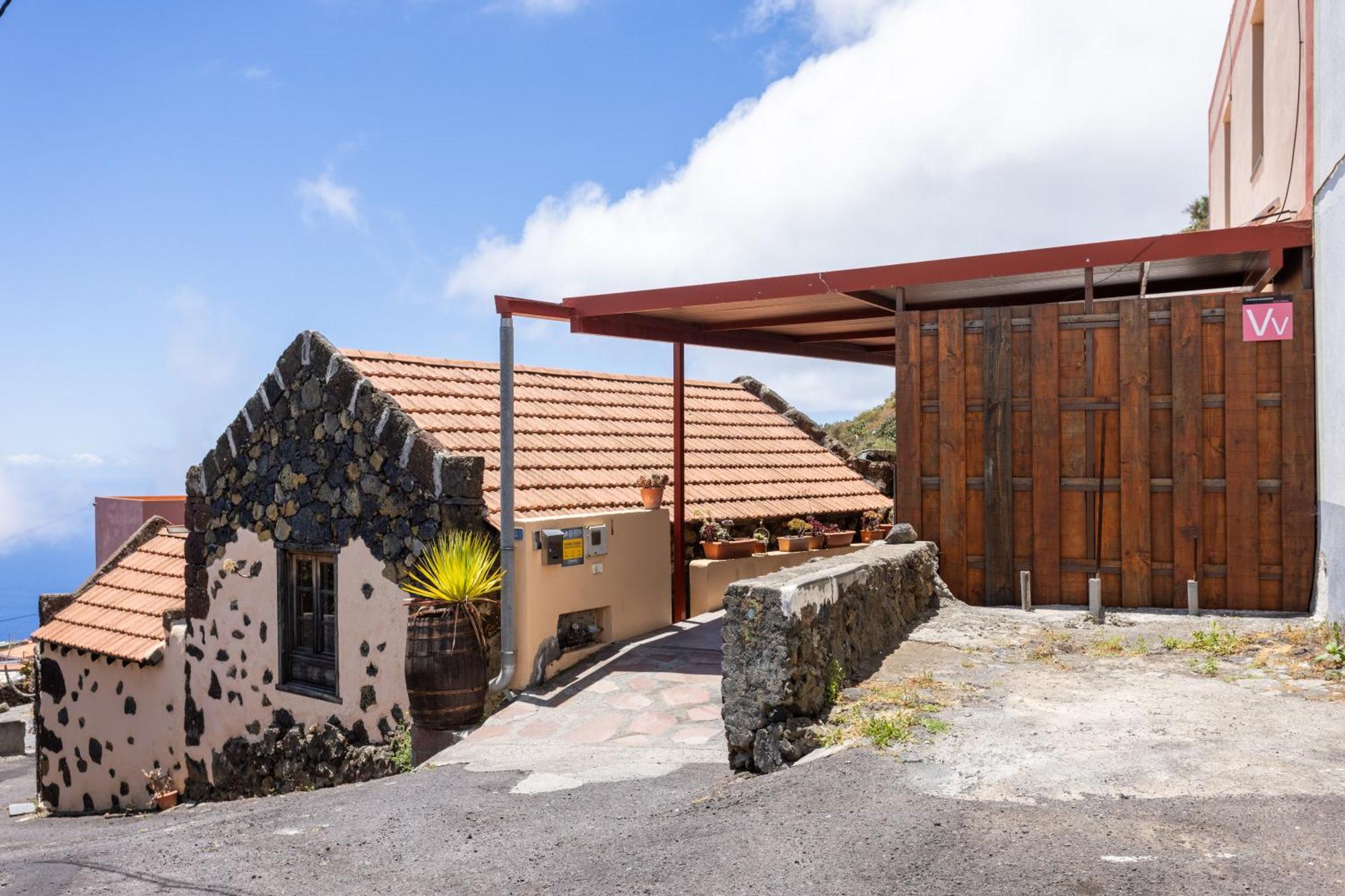 Cozy Rustic House & Terrace, El Pinar * Taibique
